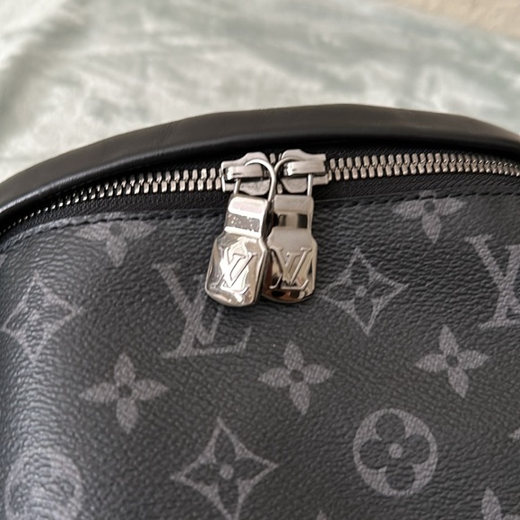 Louis Vuitton Discovery Bumbag CA2109 - Picture 2 of 10